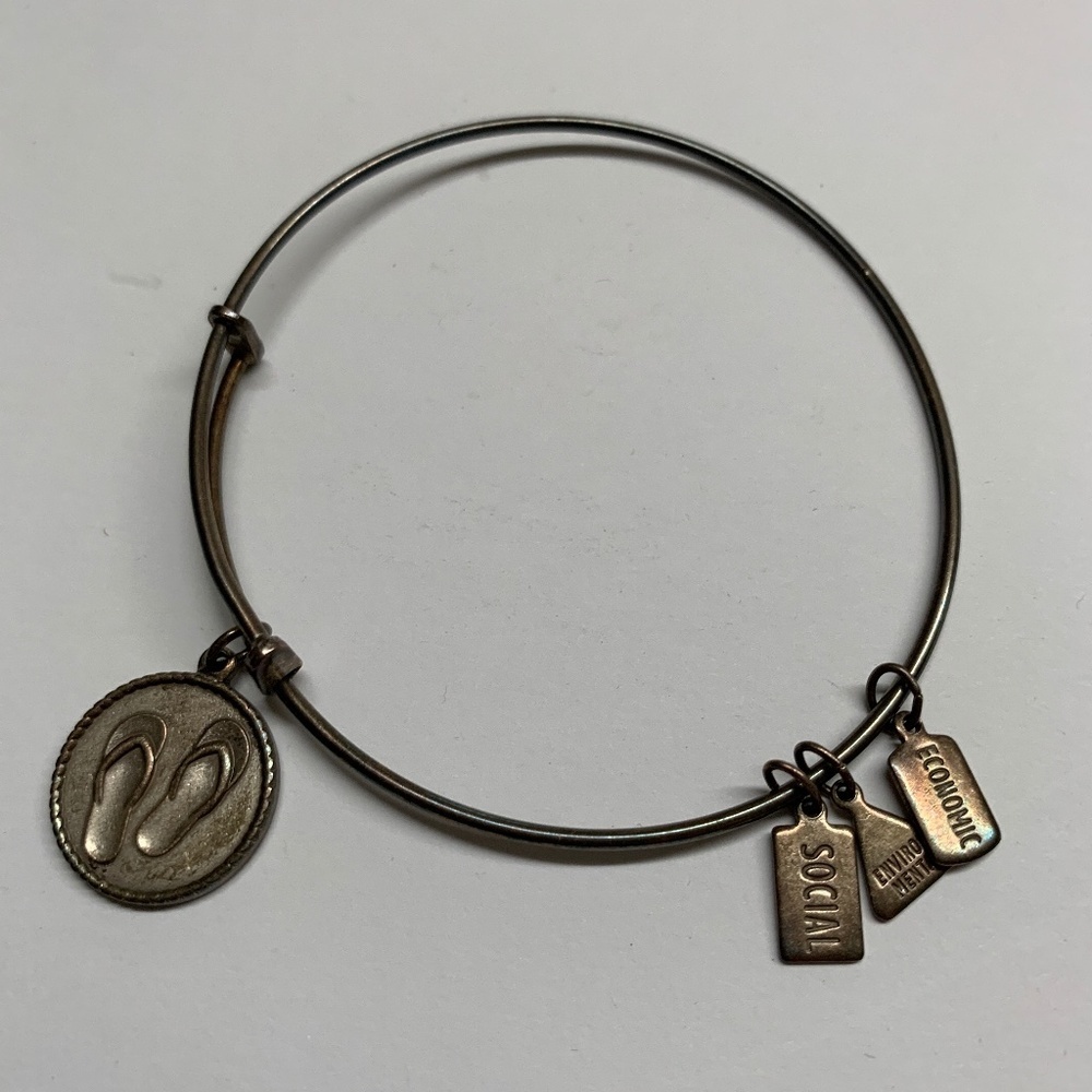 Wind & Fire Charm Bracelet Expandable Bangle Flip Flops Made In USA 2013 Beach